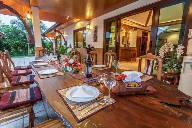Whole villa using all 5 bedrooms for 10 Adults