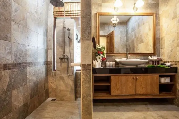 Whole villa using all 5 bedrooms for 10 Adults