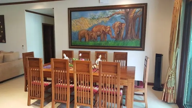 Whole villa using all 5 bedrooms for 10 Adults