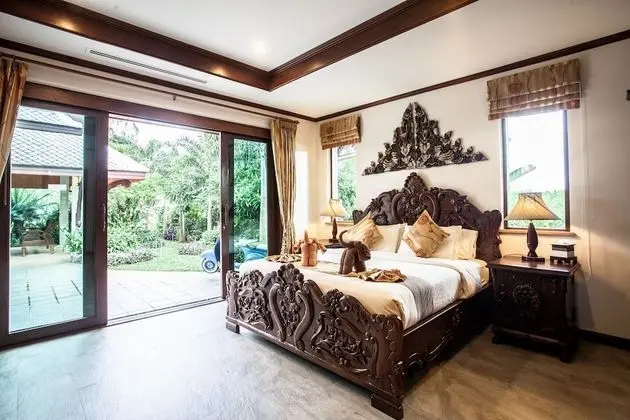 Whole villa using just 1 bedroom for 2 Adults