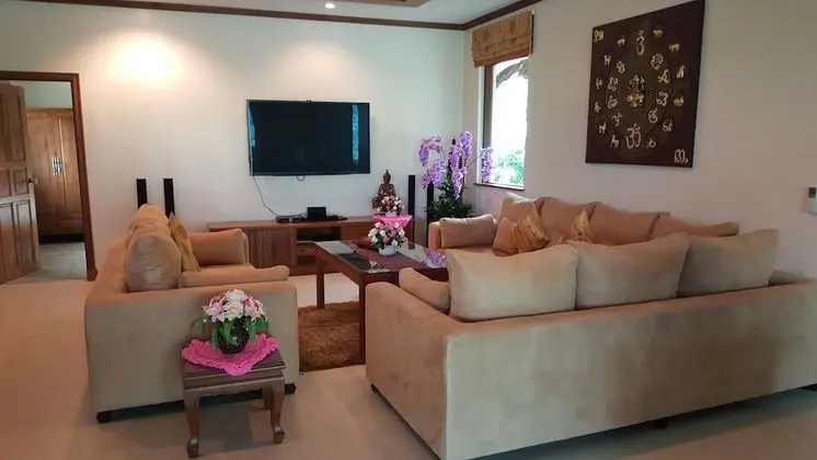 Whole villa using just 1 bedroom for 2 Adults