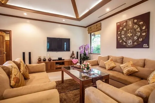 Whole villa using just 1 bedroom for 2 Adults