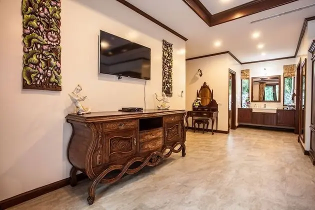 Whole villa using just 4 bedrooms for 8 Adults