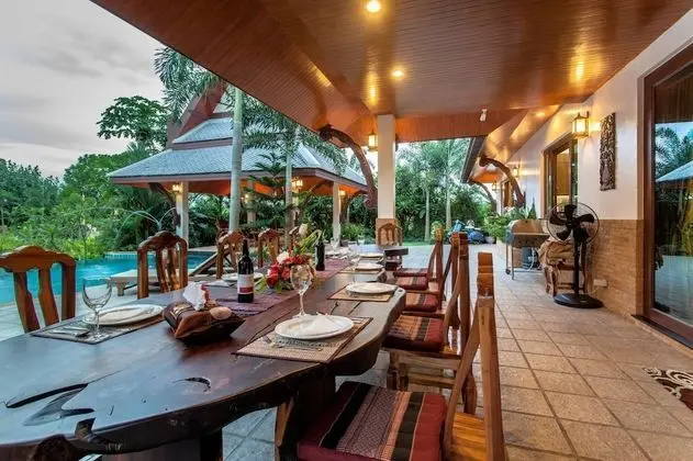 Whole villa using just 4 bedrooms for 8 Adults