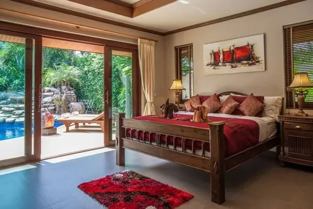 Both villas using all 8 bedrooms for 16 Adults