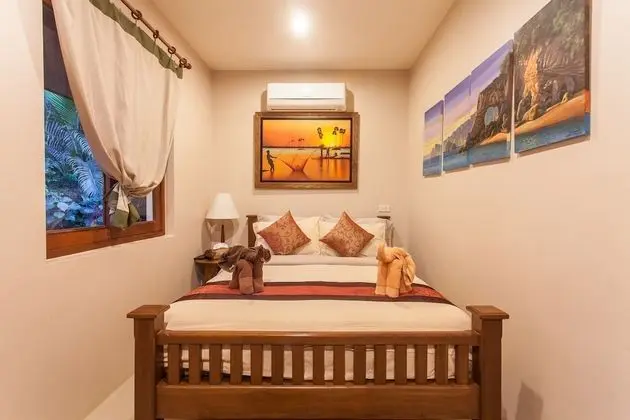 Both villas using all 8 bedrooms for 16 Adults