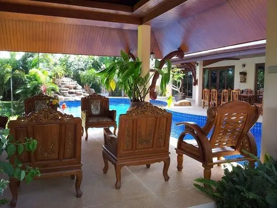 Both villas using all 8 bedrooms for 16 Adults