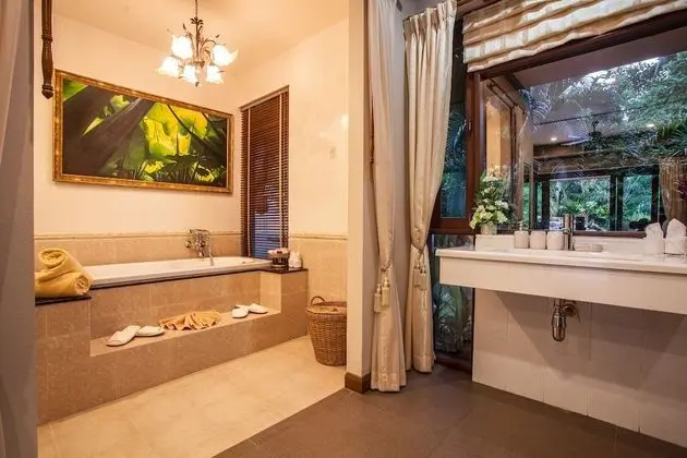 Both villas using all 8 bedrooms for 16 Adults