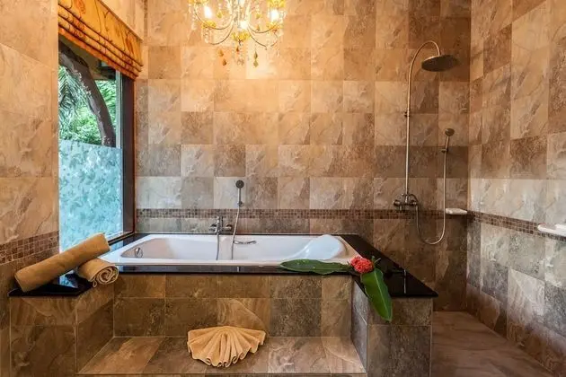 Both villas using all 8 bedrooms for 16 Adults