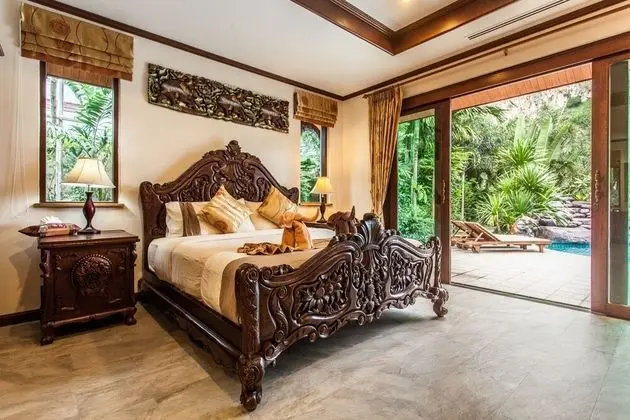 Both villas using just 6 bedrooms for 12 Adults