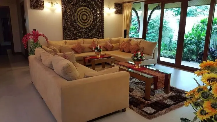 Both villas using just 6 bedrooms for 12 Adults