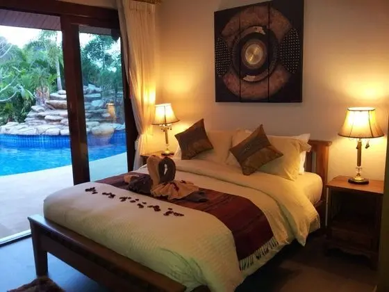Both villas using just 6 bedrooms for 12 Adults