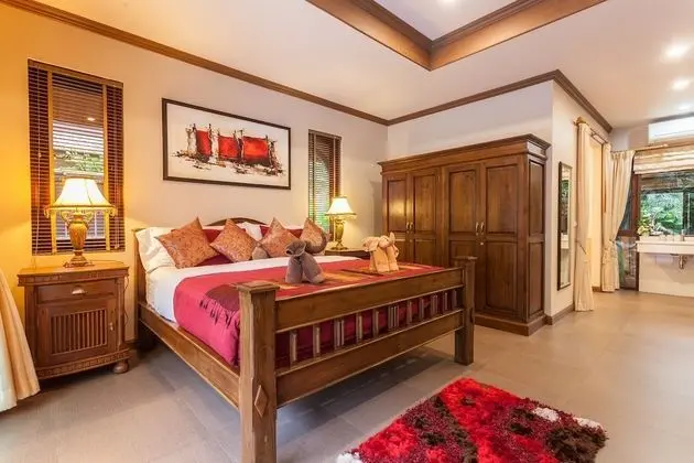 Both villas using just 7 bedrooms for 14 Adults
