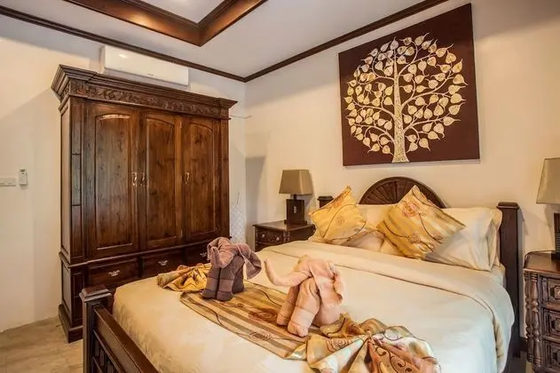Both villas using just 7 bedrooms for 14 Adults