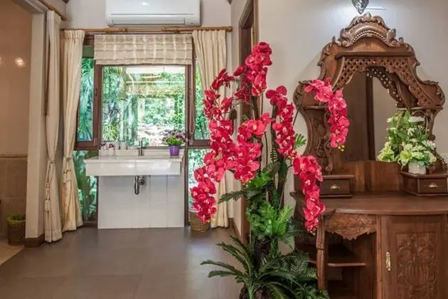 Both villas using just 7 bedrooms for 14 Adults