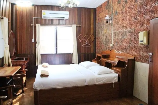 Deluxe Room With Air-Conditioning