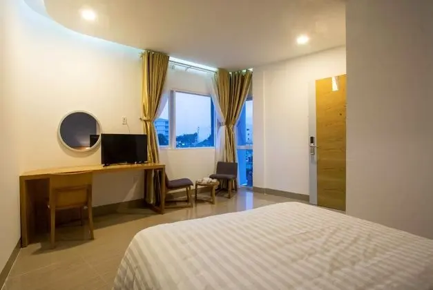 Deluxe Tek Büyük Yataklı Oda, Sigara İçilmez, Kısmi Deniz Manzarası