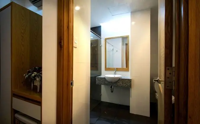 Deluxe Tek Büyük Yataklı Oda, Sigara İçilmez, Kısmi Deniz Manzarası
