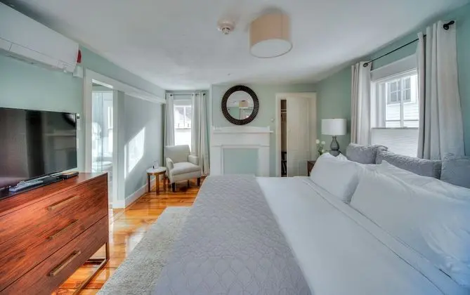 Deluxe Room, 1 King Bed, Ensuite (4)