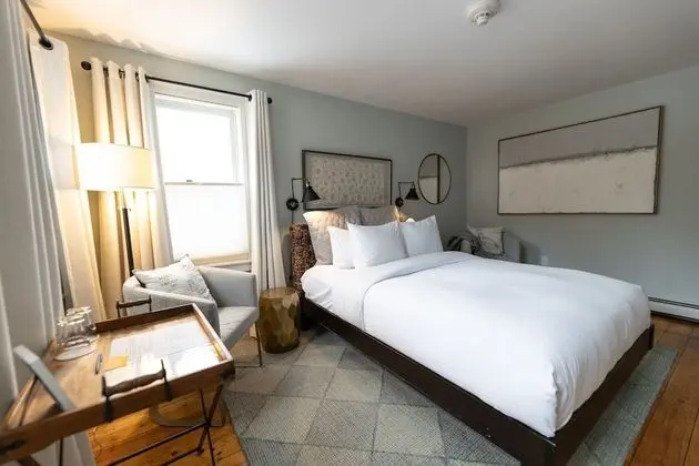 Standard Room, 1 Queen Bed, Ensuite (1)