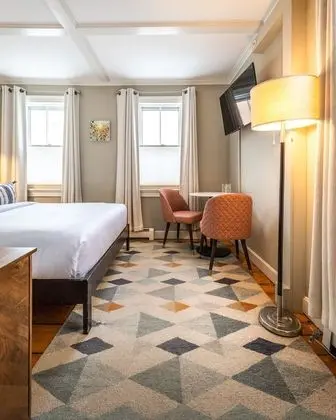 Standard Room, 1 Queen Bed, Ensuite (2)