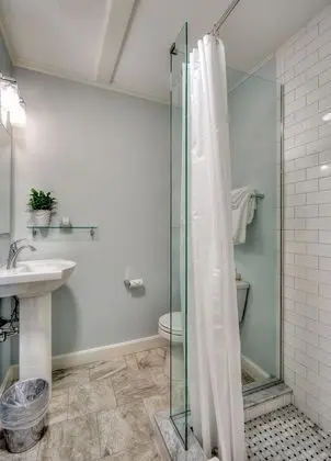 Standard Room, 1 Queen Bed, Ensuite (2)