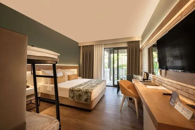 https://images.etstur.com/imgproxy/resize/2560x1440/files/images/hotelImages/etsrooms/909/Sailors_Beach_Club_20250109195534_0.jpg