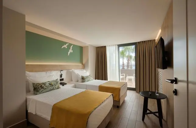 https://images.etstur.com/imgproxy/resize/2560x1440/files/images/hotelImages/etsrooms/909/Sailors_Beach_Club_20250109195748_1.jpg