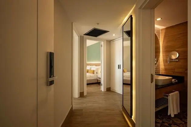 https://images.etstur.com/imgproxy/resize/2560x1440/files/images/hotelImages/etsrooms/909/Sailors_Beach_Club_20250109195748_2.jpg