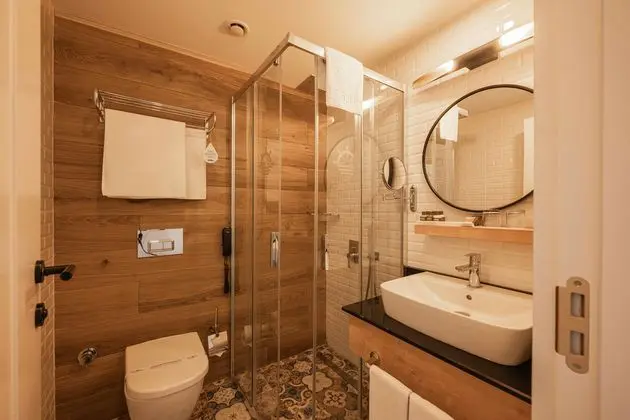 https://images.etstur.com/imgproxy/resize/2560x1440/files/images/hotelImages/etsrooms/909/Sailors_Beach_Club_20250115154454_2.jpg