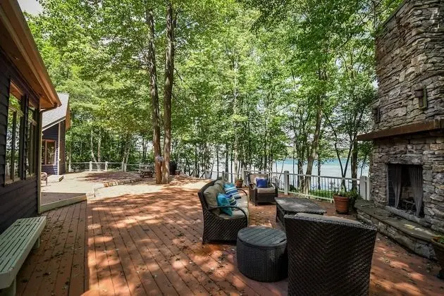 Ev, Birden Çok Yatak, Sıcak Su Havuzu