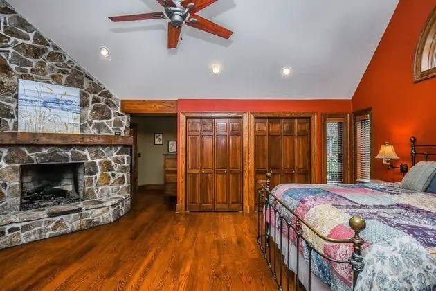 Ev, Birden Çok Yatak, Sıcak Su Havuzu