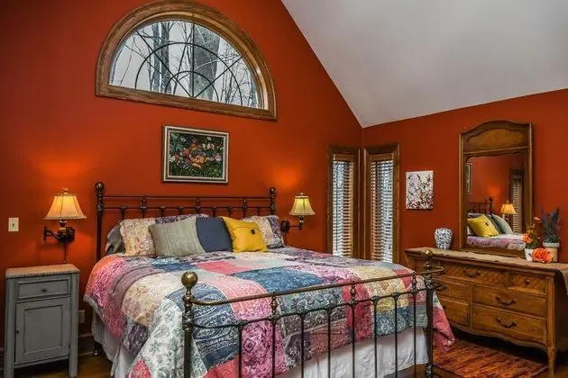 Ev, Birden Çok Yatak, Sıcak Su Havuzu