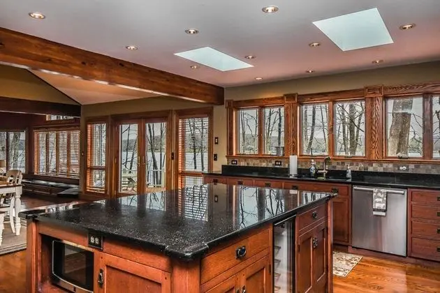 Ev, Birden Çok Yatak, Sıcak Su Havuzu