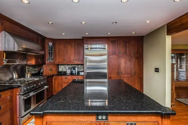 Ev, Birden Çok Yatak, Sıcak Su Havuzu