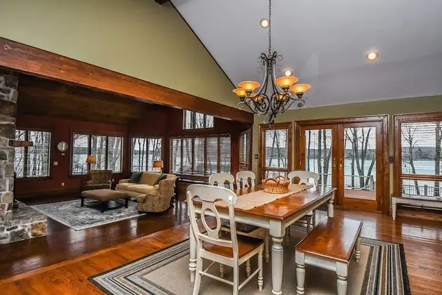 Ev, Birden Çok Yatak, Sıcak Su Havuzu