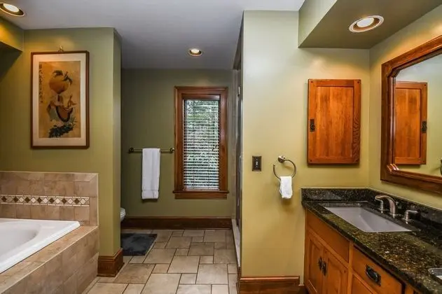 Ev, Birden Çok Yatak, Sıcak Su Havuzu