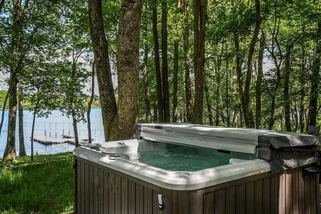 Ev, Birden Çok Yatak, Sıcak Su Havuzu