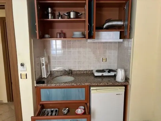 Apartment, Kara Manzaralı