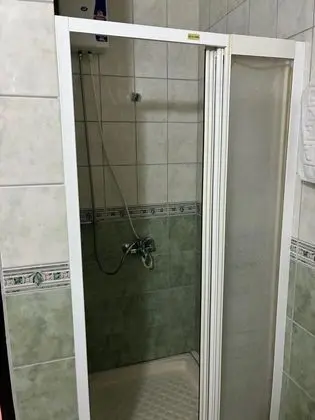 Apartment, Kara Manzaralı