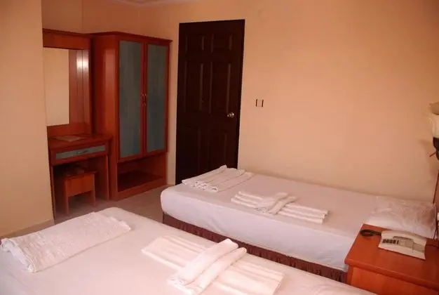 Apartment, Kara Manzaralı