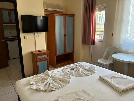 Studio, Kara Manzaralı