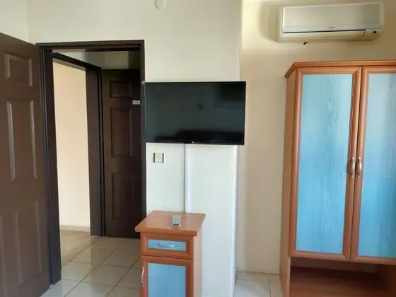 Studio, Kara Manzaralı