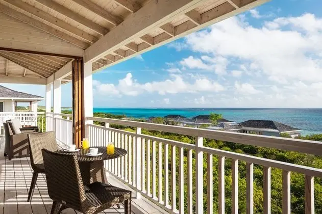 Ridgetop 1 Bedroom Ocean View Suite - (Island Hop Flight Included)