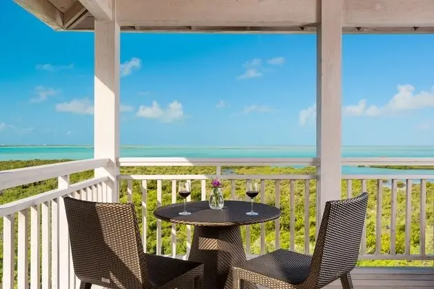 Ridgetop 1 Bedroom Ocean View Suite - (Island Hop Flight Included)