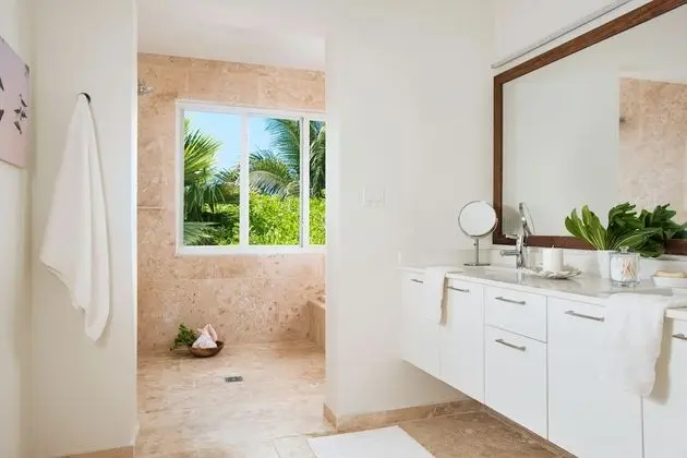 Ridgetop 1 Bedroom Ocean View Suite - (Island Hop Flight Included)