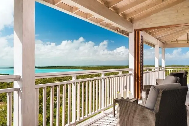 Ridgetop 1 Bedroom Ocean View Suite - (Island Hop Flight Included)