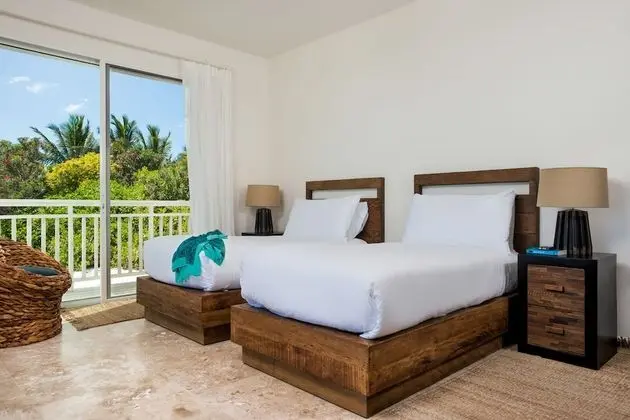 Ridgetop 2 Bedroom Ocean View Suite - (Island Hop Flight Included)