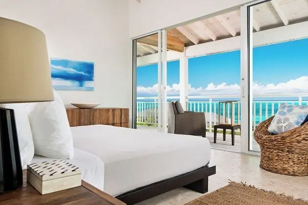 Ridgetop Ocean View Suite - (Island Hop Flight Included)