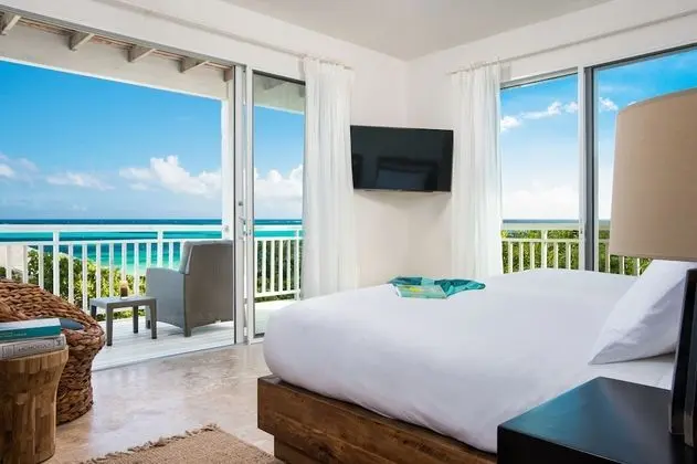 Ridgetop Ocean View Suite - (Island Hop Flight Included)